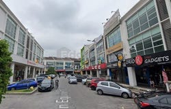 J, Seri Kembangan, Selangor 43300