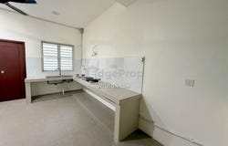 J, Klang, Selangor 42000