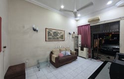 Jalan Molek 3, Johor Bahru, Johor 81100