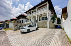 Bukit Jelutong, Selangor