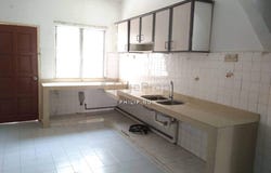 Jalan Mawar, Puchong, Selangor 47100