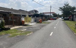 Off Jalan Raya 3, Seri Kembangan, Selangor 43300