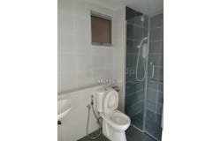 J, Seri Kembangan, Selangor 43000