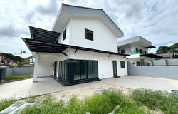 J, Johor Bahru, Johor 80100