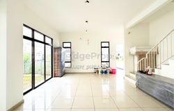 Persiaran Mokhtar Dahari, Bandar Puncak Alam, Selangor 47000