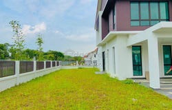 Persiaran Tun Teja, Shah Alam, Selangor 40470