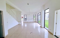 J, Bandar Puncak Alam, Selangor 47000