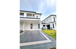 J, Bandar Puncak Alam, Selangor 47000