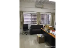 2054 Phetchaburi, Bang Kapi, Huai Khwang, Bangkok, 10310 Thailand, Huai Khwang,