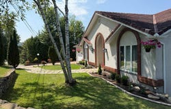 1825 Rue du Skieur, Sainte-Adèle, QC J8B 2Y9