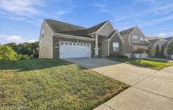 1079 Autumn Crest Ln, Louisville, KY 40245