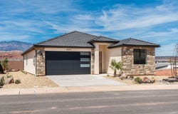 907 E Coyote Crest Dr, Washington, UT 84780