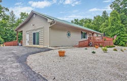 400 Georgee Rd, Jamestown, TN 38556