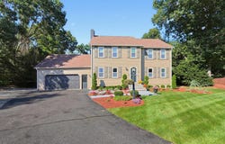 34 Zarek Dr, Attleboro, MA 02703