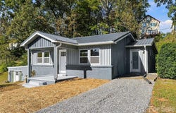 33 Phipps Street, Weaverville, NC 28787