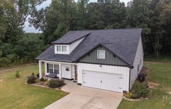 212 Live Oak Ln, Comer, GA 30629