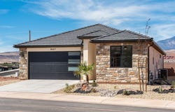 907 E Coyote Crest Dr, Washington, UT 84780