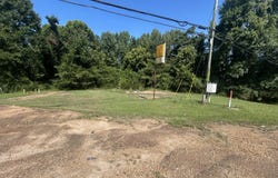 900 S Applegate Street, Winona, MS 38967