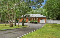 16 Georgann Road, Manorville, NY 11949