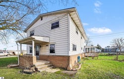 996 E Monroe Road, St Louis, MI 48880