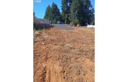 1015 WHIPPLE Ct, Yoncalla, OR 97499