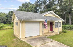 514 S Broad Street, Toccoa, GA 30577