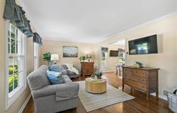 1341 S Parkview Terrace, Algonquin, IL 60102