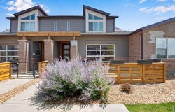 19570 E Sunset Cir, Aurora, CO 80015