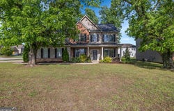 126 Meadows Walk Drive, Byron, GA 31008