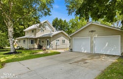 732 N 9th St, Saint Clair, MI 48079