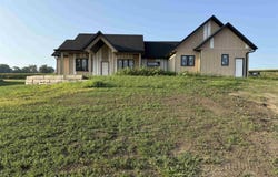 1002 11th St, Alton, IA 51003