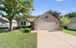 271 Whispering Wind Dr, Georgetown, TX 78633