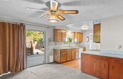 475 PINEDALE Ave, Springfield, OR 97477