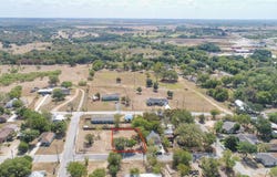 220 Daisy Ave, Luling, TX 78648
