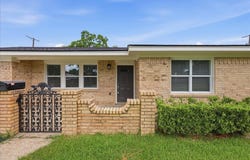 1716 Avenue E, Nederland, TX 77627