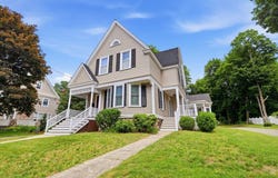 10 Wolcott Ave, Andover, MA 01810