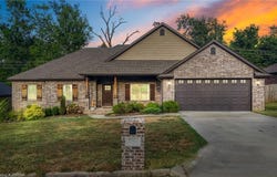 2304 Vail DR, Van Buren, AR 72956