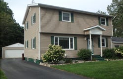 909 E Shaw Street, Charlotte, MI 48813