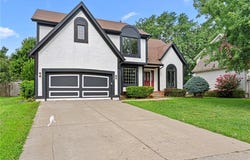 1361 S Hunter Drive, Olathe, KS 66062