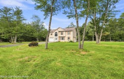 1123 Chickadee Drive, Pocono Summit, PA 18346