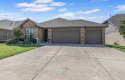 401 Evans Drive, Van Alstyne, TX 75495