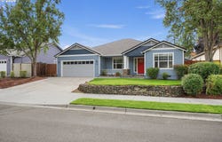 948 BLACK WOLF Ln, EaglePoint, OR 97524