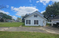 565 W Hartel St., Sour Lake, TX 77659