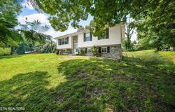 175 Henderson Lane, Jacksboro, TN 37757