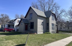 678 Illinois Ave SW, Huron, SD 57350