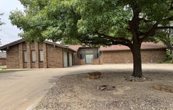 215 Lometa Dr, Plainview, TX 79072