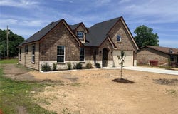 302 E Travis Street, Leonard, TX 75452