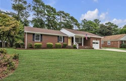 2821 Meadow Wood Dr E, Chesapeake, VA 23321