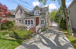 190 Lakeview Avenue, Grosse Pointe Farms, MI 48236