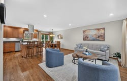 121 W Suffield Drive, Arlington Heights, IL 60004